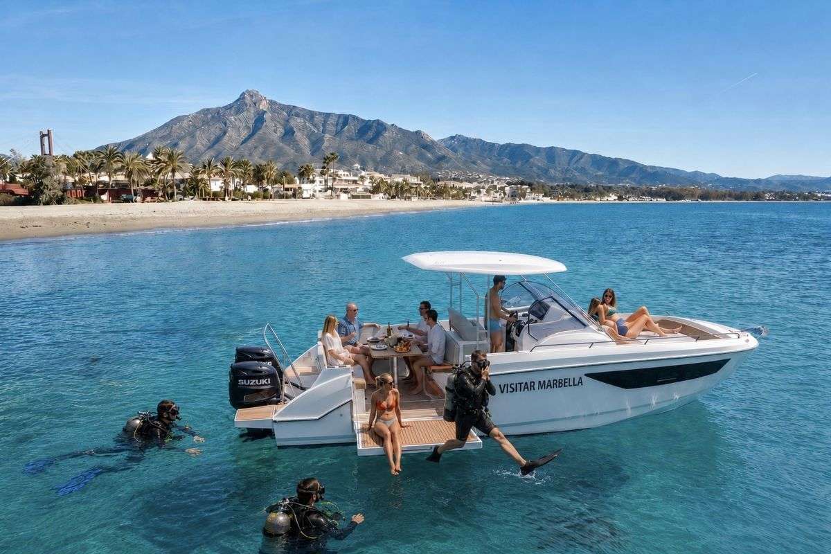 Visitar Marbella on the water with divers and guests