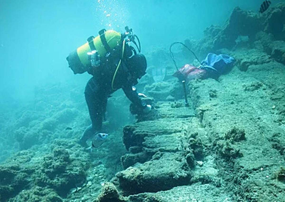 Diver examining the wreck of the Fernando at El Gale&oacute;n dive site, six metres down off San Pedro, Marbella